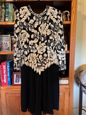 Black tie silk Black & Ivory Floral Sequin Long-Sleeve Evening Dress